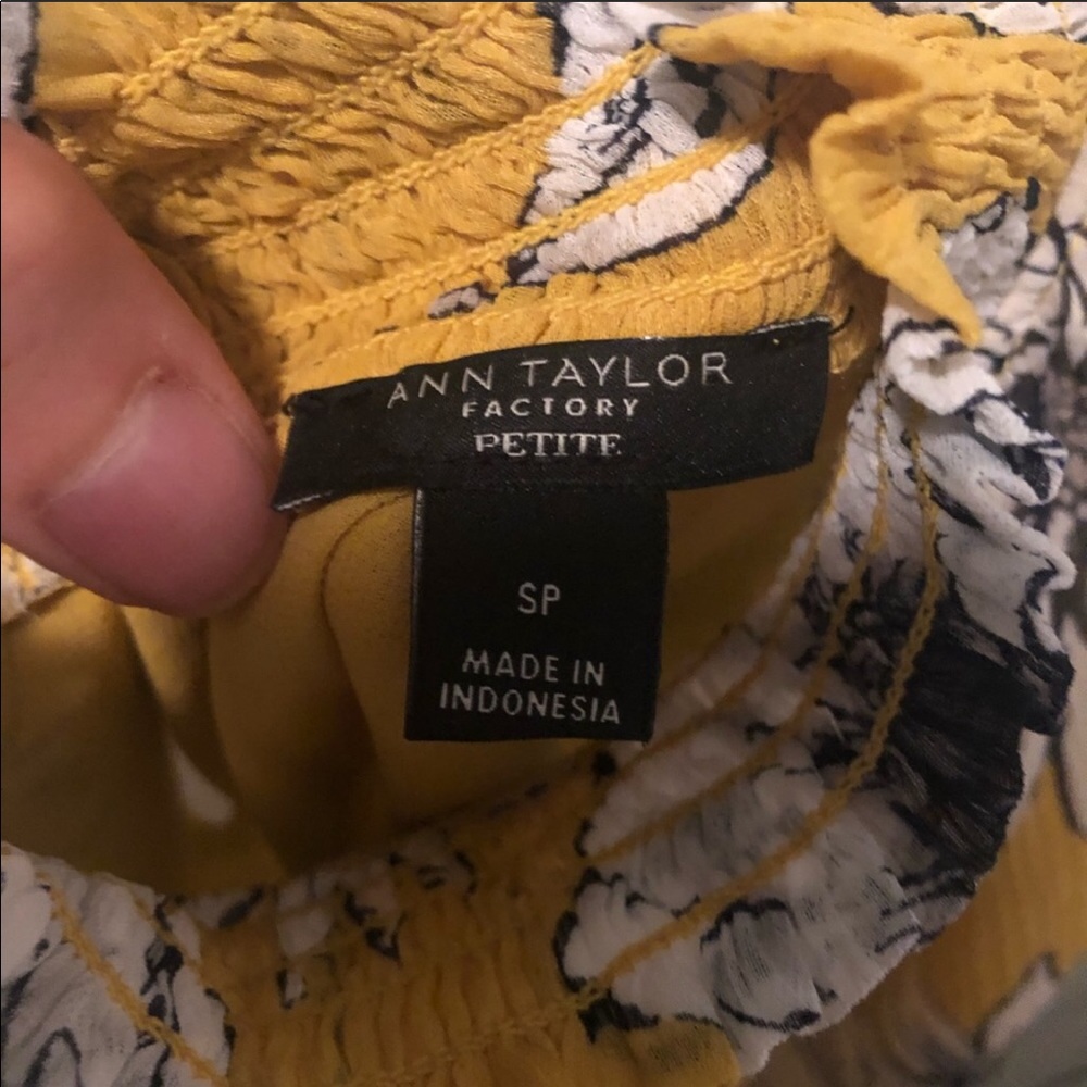Ann Taylor factory small petite yellow & black top - Picture 4 of 4
